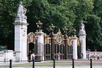 Buckingham Palace Square - Gate to Green Park